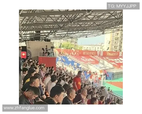 重庆足球队状态引发热议球迷对球队表现的看法与期待